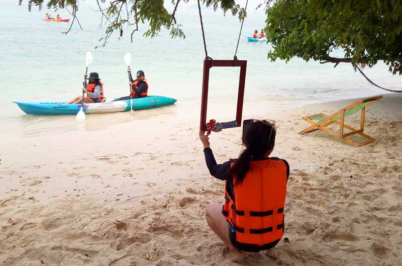 พายเรือคายัคที่เกาะขามชลบุรี
