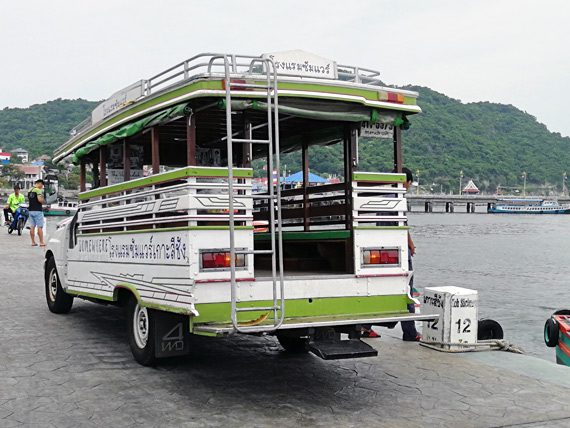 พายเรือคายัคหาดถ้ำพังเกาะสีชัง