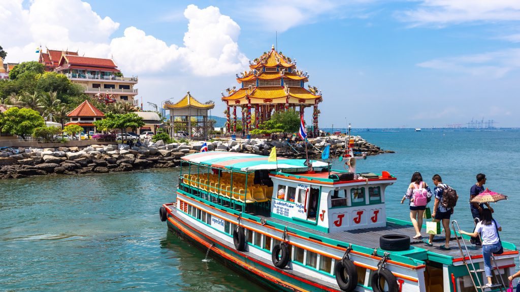 พายเรือคายัคหาดถ้ำพังเกาะสีชัง