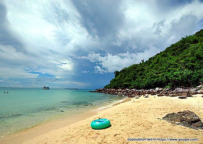 พายเรือคายัคที่ หาดทองหลาง เกาะล้าน