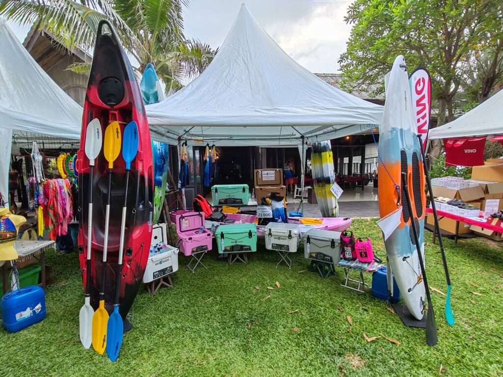 บูธ Bluerunner จำน่ายเรือคายัค ซับบอร์ด และ Cooler Box
